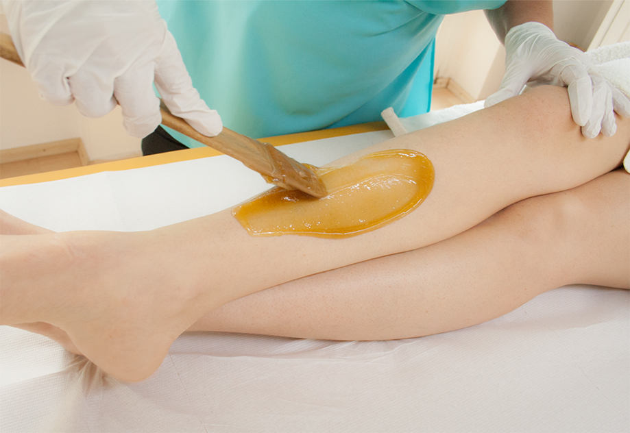 Brazilian Waxing Behandlung mit Warmwachs